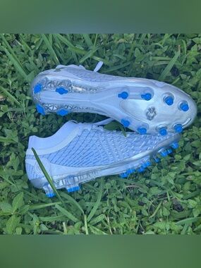 Under Armour Magnetico Elite 5 FG soccer cleats Women’s size 10 1/2
Men’s size 9